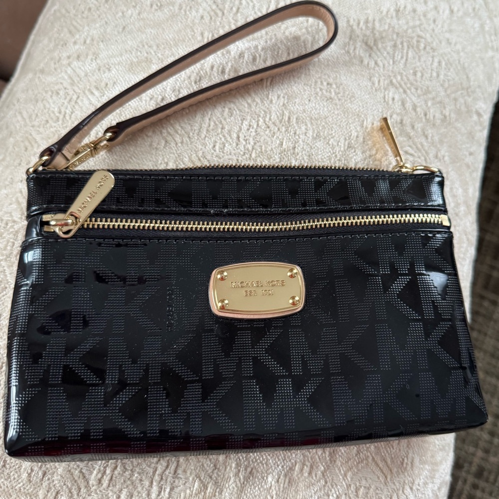 Michael Kors Jet Set Wristlet Signature Patent Leather Metallic Black